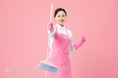 現(xiàn)代家政服務(wù)中的女性從業(yè)者 專業(yè)掃地服務(wù)的價(jià)值與未來(lái)